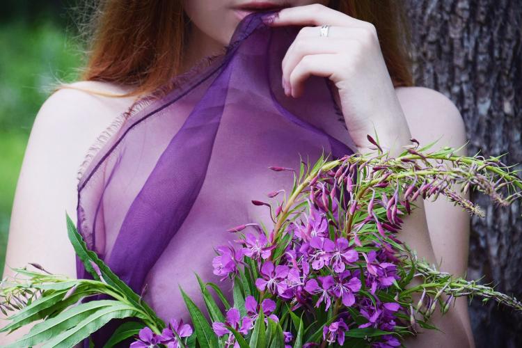 fata cu sani protejarea sanilor impotriva cancerului mamar